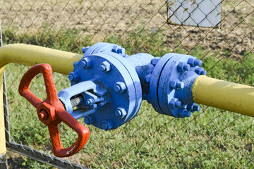 The latch on the underground gas pipeline