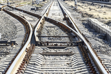 Obraz premium Railroad tracks at the train station