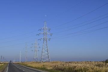 Support of electricity cables along the road
