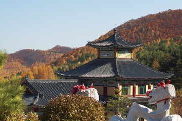 Naklejka premium Buddhist temple in China in the autumn