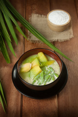 Thai dessert, rice noodles made of rice eaten with coconut cream (Lod Chong)