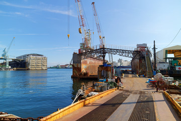 Fototapeta premium 神戸 兵庫港の浮きドック