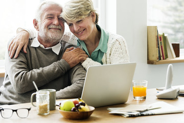 Modern grandparents chatting with their granddaughter - obrazy, fototapety, plakaty