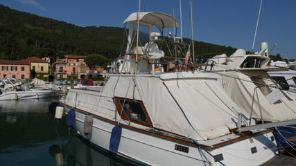 Fototapeta premium Yacht nel porto turistico di La Spezia