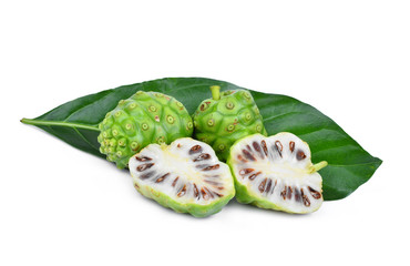 Obraz na płótnie Canvas whole and half of noni fruit with green leaf isolated on white background