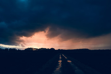 Himmel mit Regenwolken