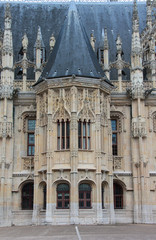 Fototapeta na wymiar monument de Rouen