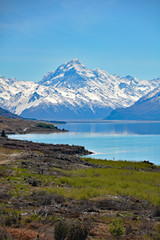Fototapeta na wymiar Lake Pukaki and Mount Cook ( Aoraki ) New Zealand