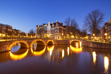 Fototapeta na wymiar Bridges over canals in Amsterdam at night