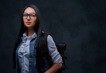 Traveler brunette female in eyeglasses.