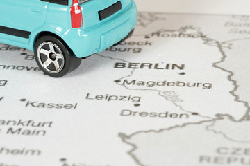 Landkarte von Deutschland und ein Auto