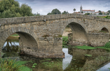 Fototapeta na wymiar Römische Brücke von Arcos, Portugal