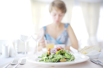 Obraz na płótnie Canvas Salad in a cafe diet girl