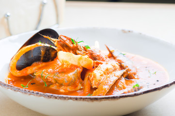 Mussels with shrimp and potatoes