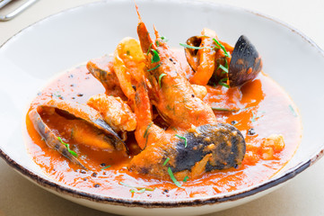 Mussels with shrimp and potatoes