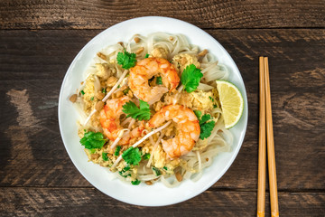 Shrimp Pad Thai plate from above with copy space © laplateresca
