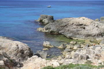 panorama mare azzurro acqua scogli rocce