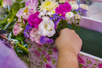 Decoration boxes with rose julietta, dahlias, rose aqua. Setting flowers in a sponge.