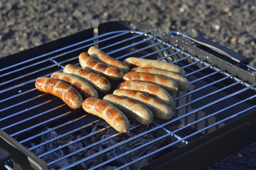 Bratwürste auf dem Grill