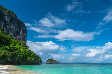 Naklejka premium blue sky with beautiful clouds over the nature reserve island - Poda in Thailand