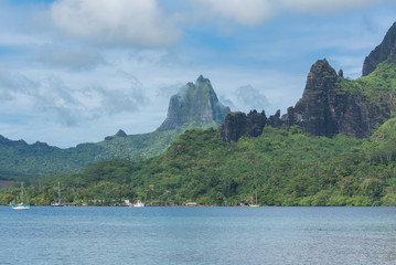    Moorea in Polynesia, beautiful panorama of the lagoon and the mountains 
