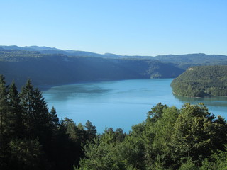 Fototapeta na wymiar lac de Vouglans 2