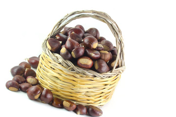 Castagne in un canestro