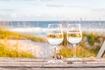 Papier Peint photo autocollant Vin Wine at the beach with sea shells