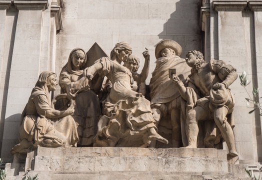 Zigeunerm&auml;dchen am Cervantesdenkmal - Plaza de Espana