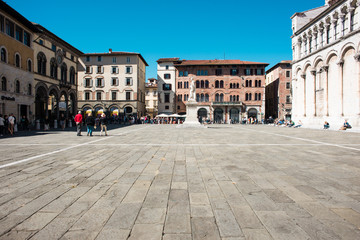 Piazza e palazzo signorile, centro storico, Lucca - obrazy, fototapety, plakaty