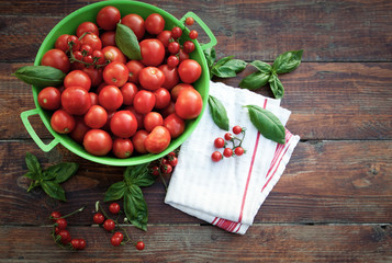 fresh ripe tomatoes on wooden table