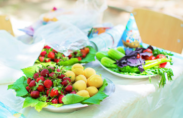 Apricots and strawberries in the bowl / Fresh fruits