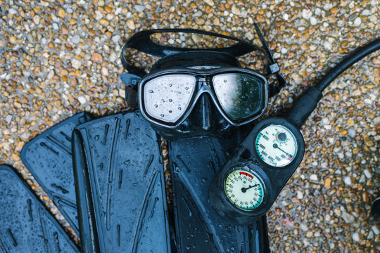 Wet scuba diving equipment