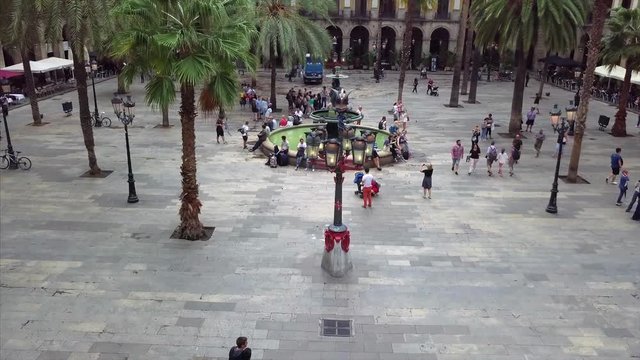 Aerial view of Pla&ccedil;a Reial