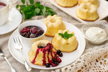 Baked sweet ricotta pudding cheesecake with sour cream and berries
