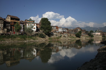 Fototapeta na wymiar Jhelum river in Srinagar, Kashmir