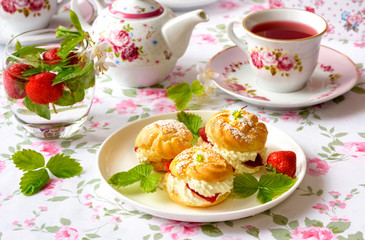 Cream puffs with berries