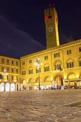 Fototapeta na wymiar civic tower of Treviso in Piazza dei Signori