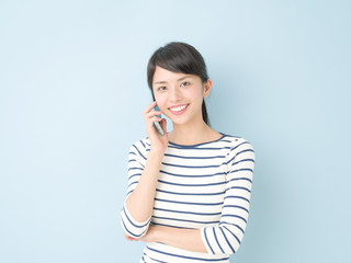 女性・スマートフォン