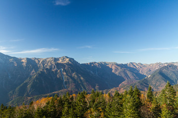 Obraz premium Early fall foliage autumn colors in Japanese Alps Shinhotaka, Japan