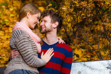 Fototapeta premium Lovers couple in autumn park on bench