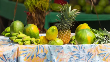 Fototapete Rund Exotic fruits sold on the road, market stall, street hawker in French Polynesia, Moorea    © Pascale Gueret