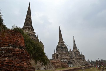 Obraz premium The view around Ayutthaya Historical park, Thailand. It's a UNESCO world heritage, filled by temples and Buddha statues