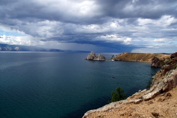 Скала Шаманка - сердце Байкала (остров Ольхон, мыс Бурхан)