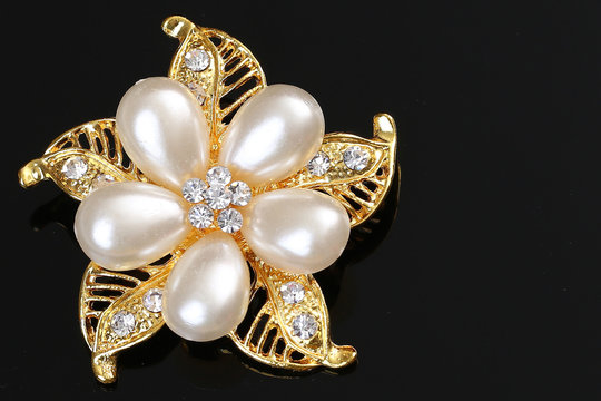 Diamond And Pearl On Golden Flower With Brooch