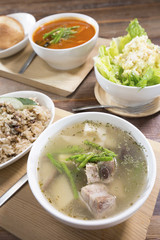 pig cartilage soup and bread