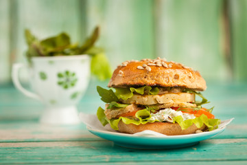 Burger with chicken, grilled pineapple and garlic sauce