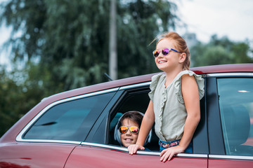 kids on car trip