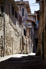 Fototapeta na wymiar Straße in Gubbio Italien