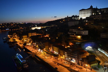 Fototapeta na wymiar Porto - nuit